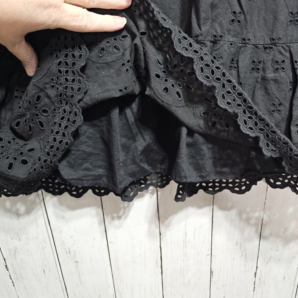 Ann Taylor LOFT Women's Black Eyelet V-neck Sleeveless Short Mini Dress Size 12. - Picture 3 of 7